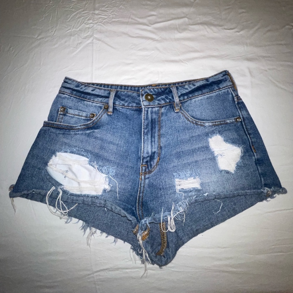 medium wash distressed jean shorts